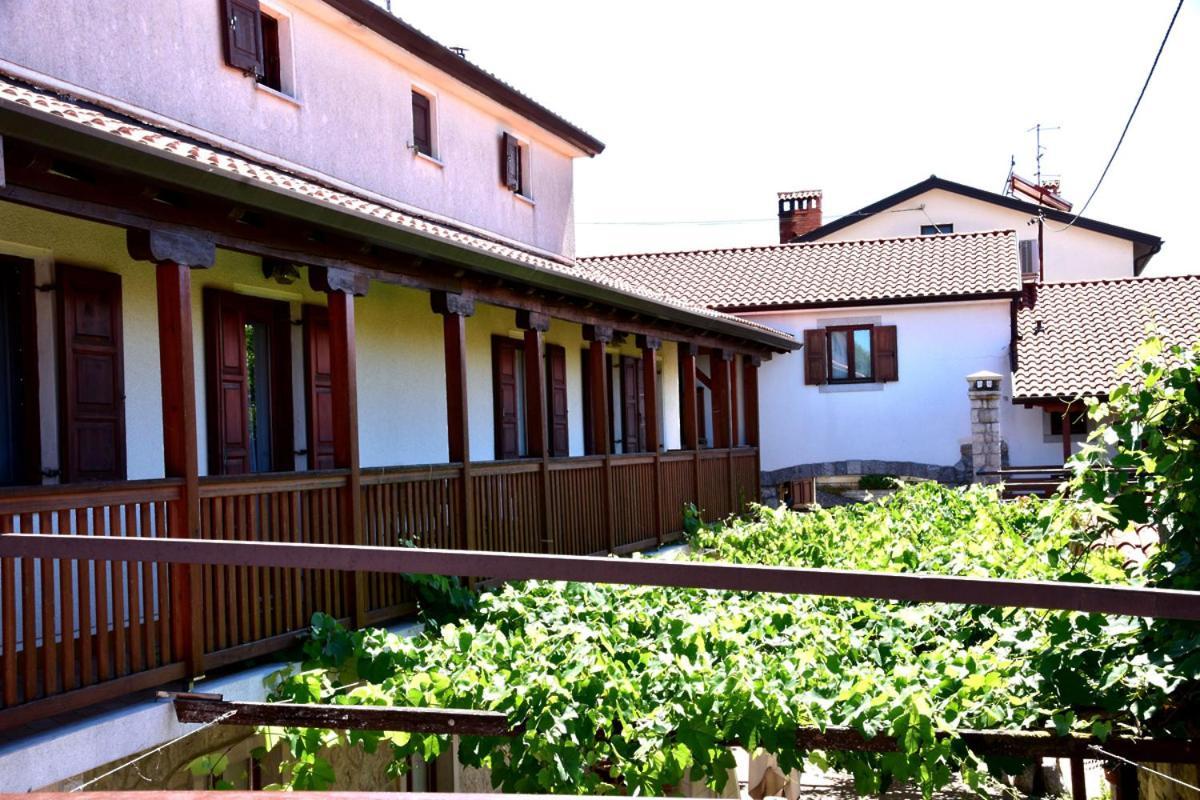 Tourist Farm Skerlj Villa Dutovlje Bagian luar foto